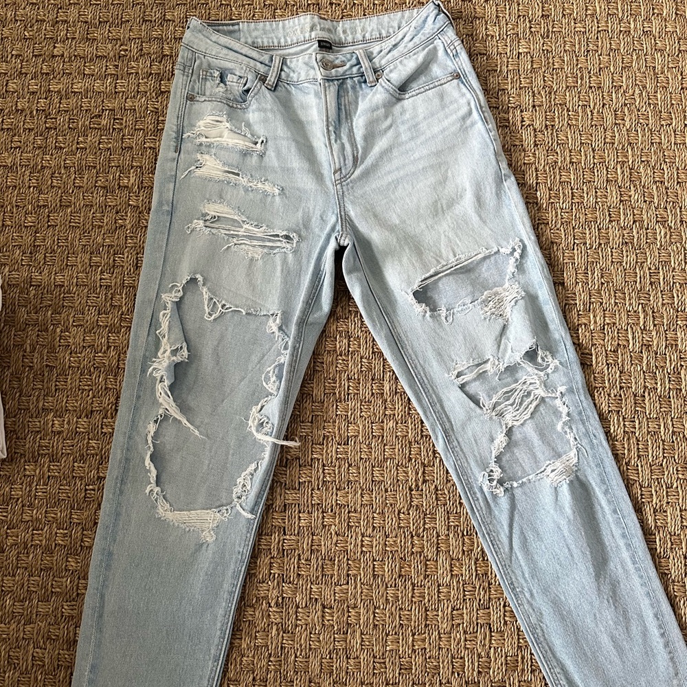 American Eagle Women’s Mom Jeans Blue Denim Light Wash Size 4 Distressed